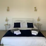 Rivoli Vue Et Piscine Villa *