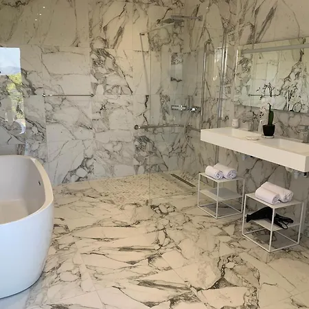 Rivoli Vue Et Piscine * Pietrosella