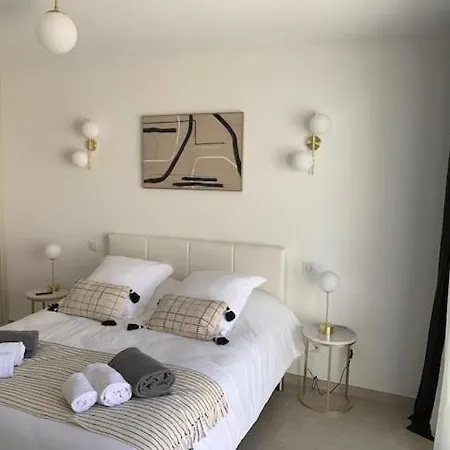 Rivoli Vue Et Piscine Βίλα Pietrosella