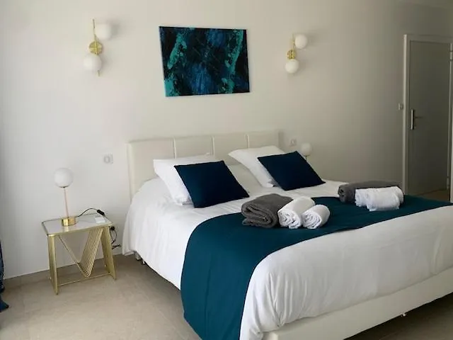 Rivoli Vue Et Piscine Villa