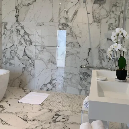 Rivoli Vue Et Piscine