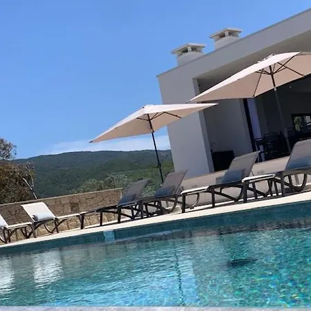 Rivoli Vue Et Piscine Villa *