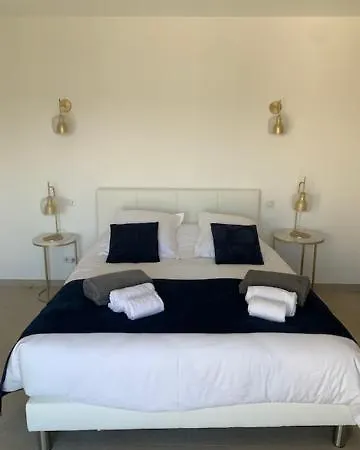 Rivoli Vue Et Piscine Villa *