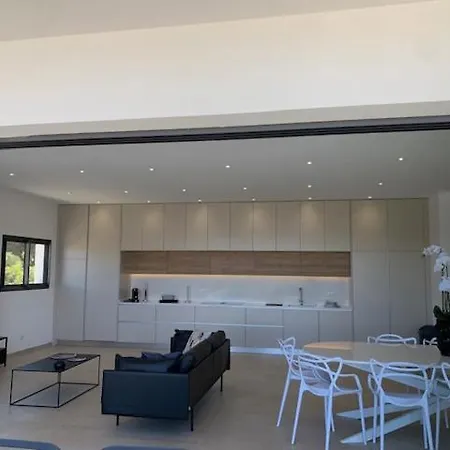 Rivoli Vue Et Piscine * Pietrosella