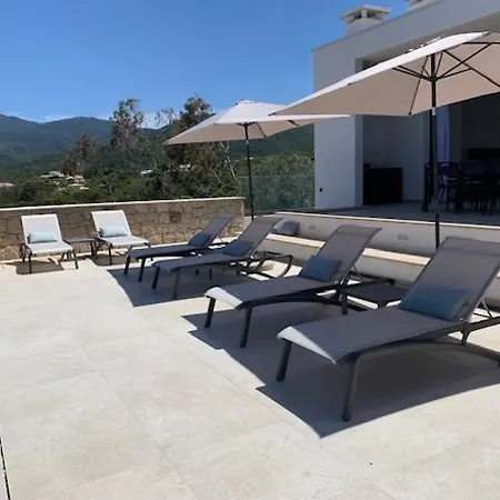 Rivoli Vue Et Piscine Villa