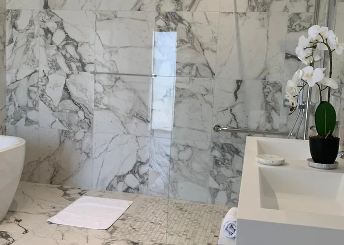 Rivoli Vue Et Piscine