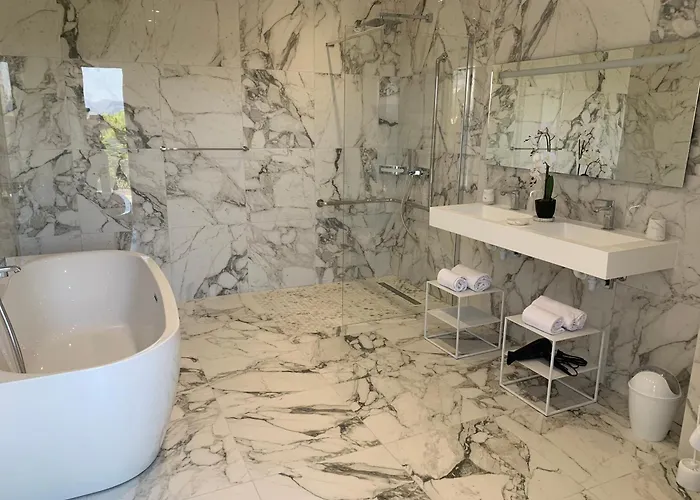 Rivoli Vue Et Piscine * Pietrosella