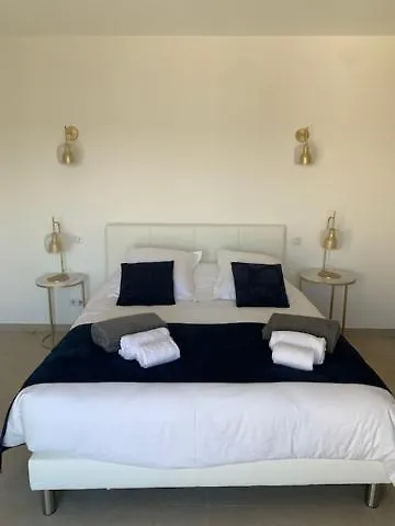 Rivoli Vue Et Piscine Villa *