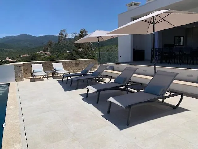 Rivoli Vue Et Piscine Villa